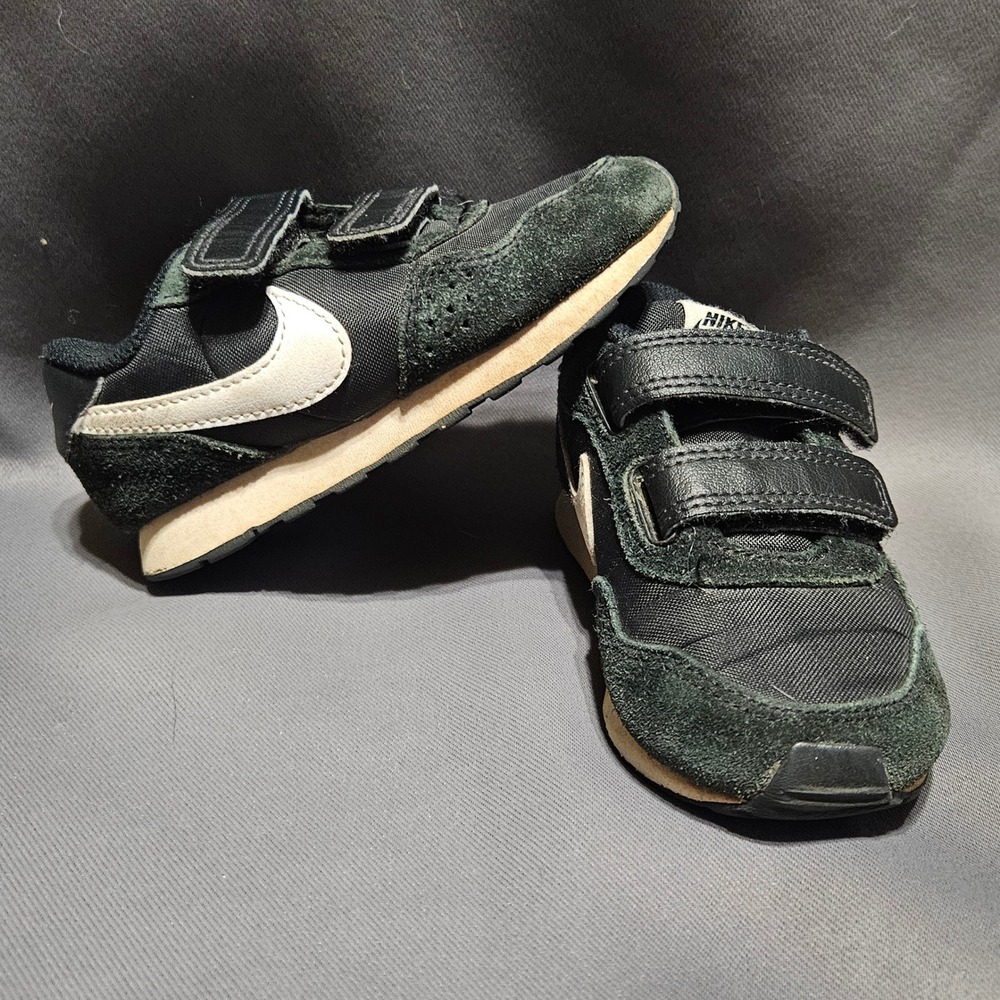 Nike MD Runner Valiant Toddler size 7 Sneakers Black White Kids Shoes preppy